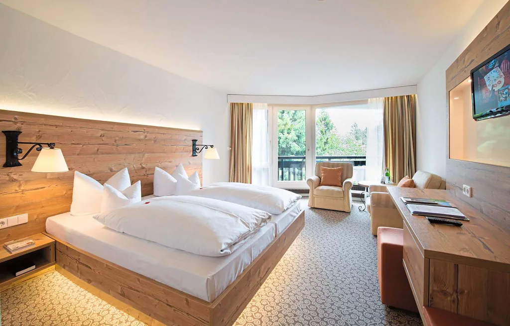 Blick in ein Doppelbettzimmer_VierJahreszeiten_AmSchluchsee