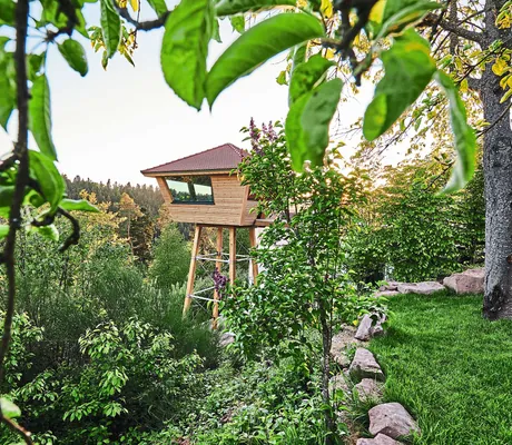 Garten mit Baumhaus_BerlinsKroneLamm_BadTeinachZavelstein
