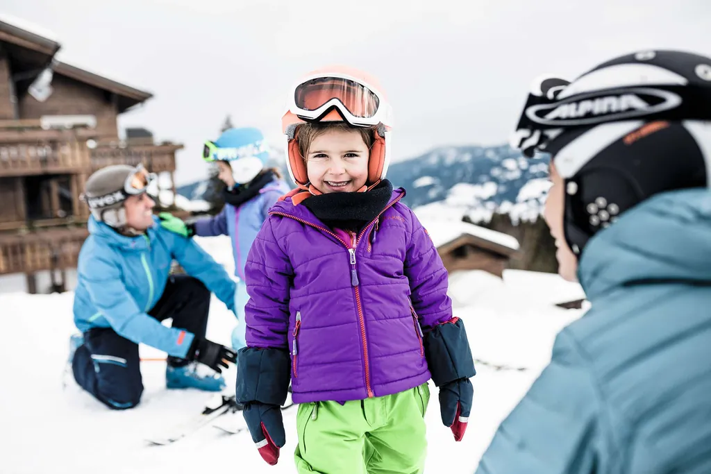 Kind beim Ski fahren_FamilotelAllgäuerBerghof_OfterschwangGunzesried