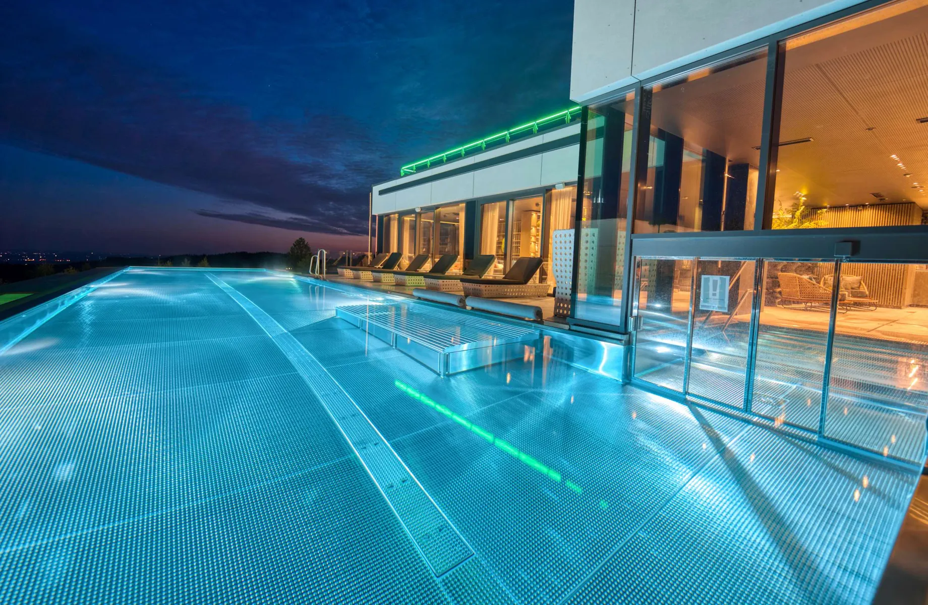 Infinity_Pool_outdoor