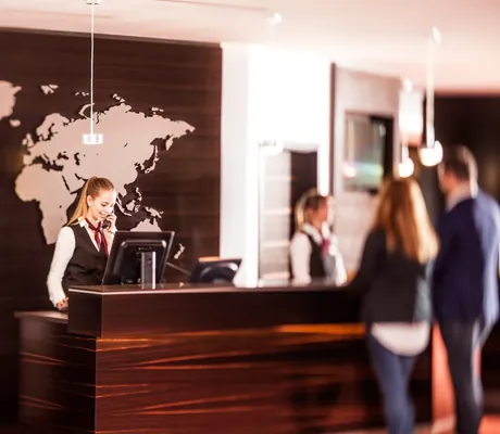 Paar_am_Empfang_Baeder_Park