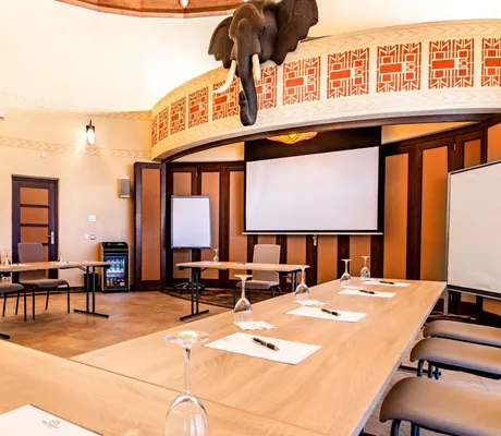 Tagungsraum_mit_Bildschirmen_Baeder_Park