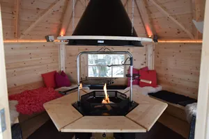 Baumhaushotel_Gemütliche_Feuerstelle