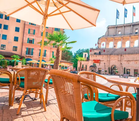 Blick_von_der_Bar_auf_Colosseo_Rust