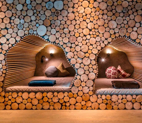 Holzwand_im_Ruheraum_Das_Stemp