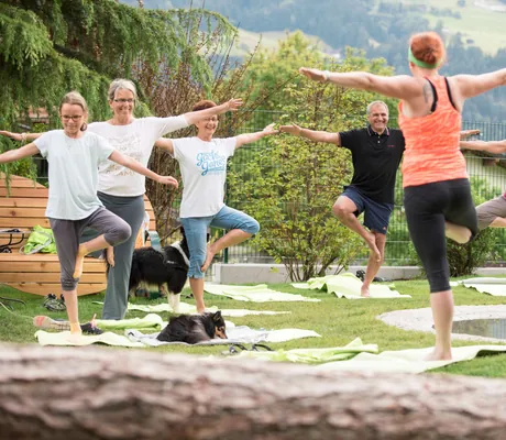 Yogastunde im Freien_GartenhotelMagdalena_RiedImZillertal