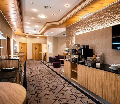 Theke mit Kaffeemaschine_Göbels_Landhotel