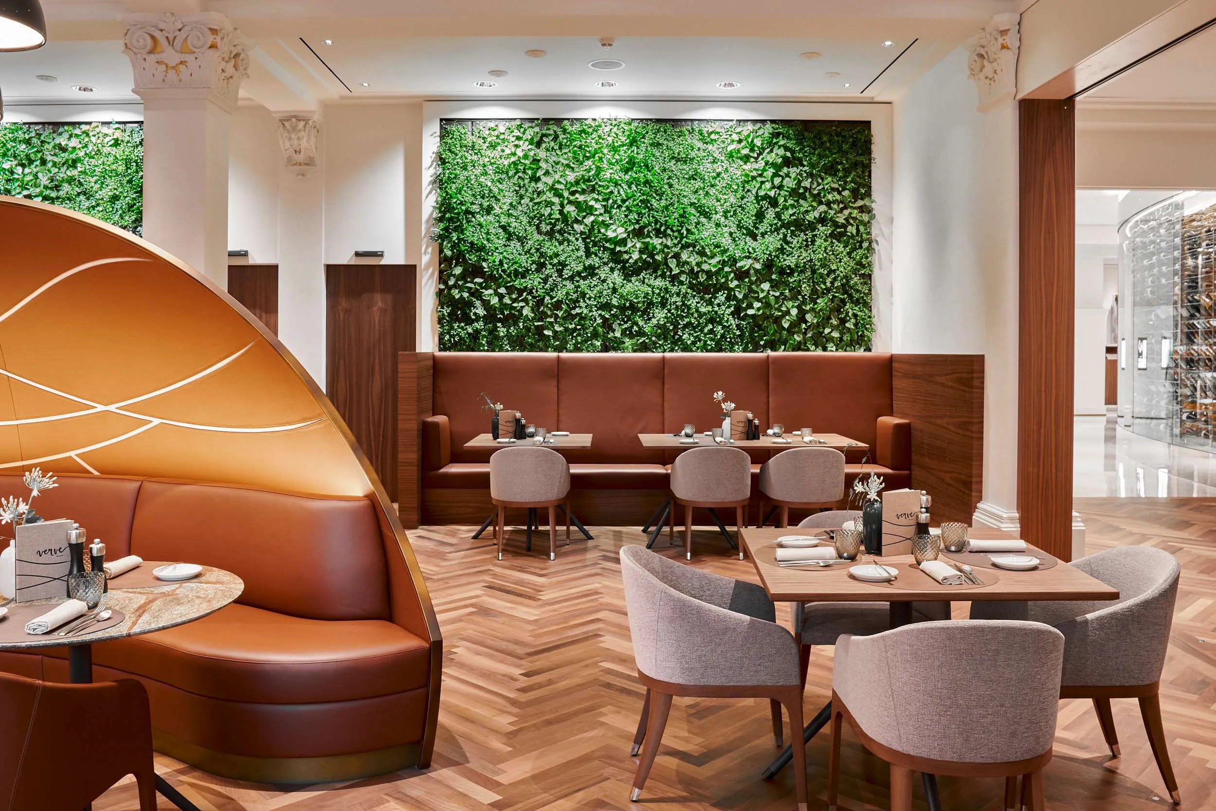 gr&uuml;ne_Wand_im_Restaurant_Grand_Resort_Bad_Ragaz