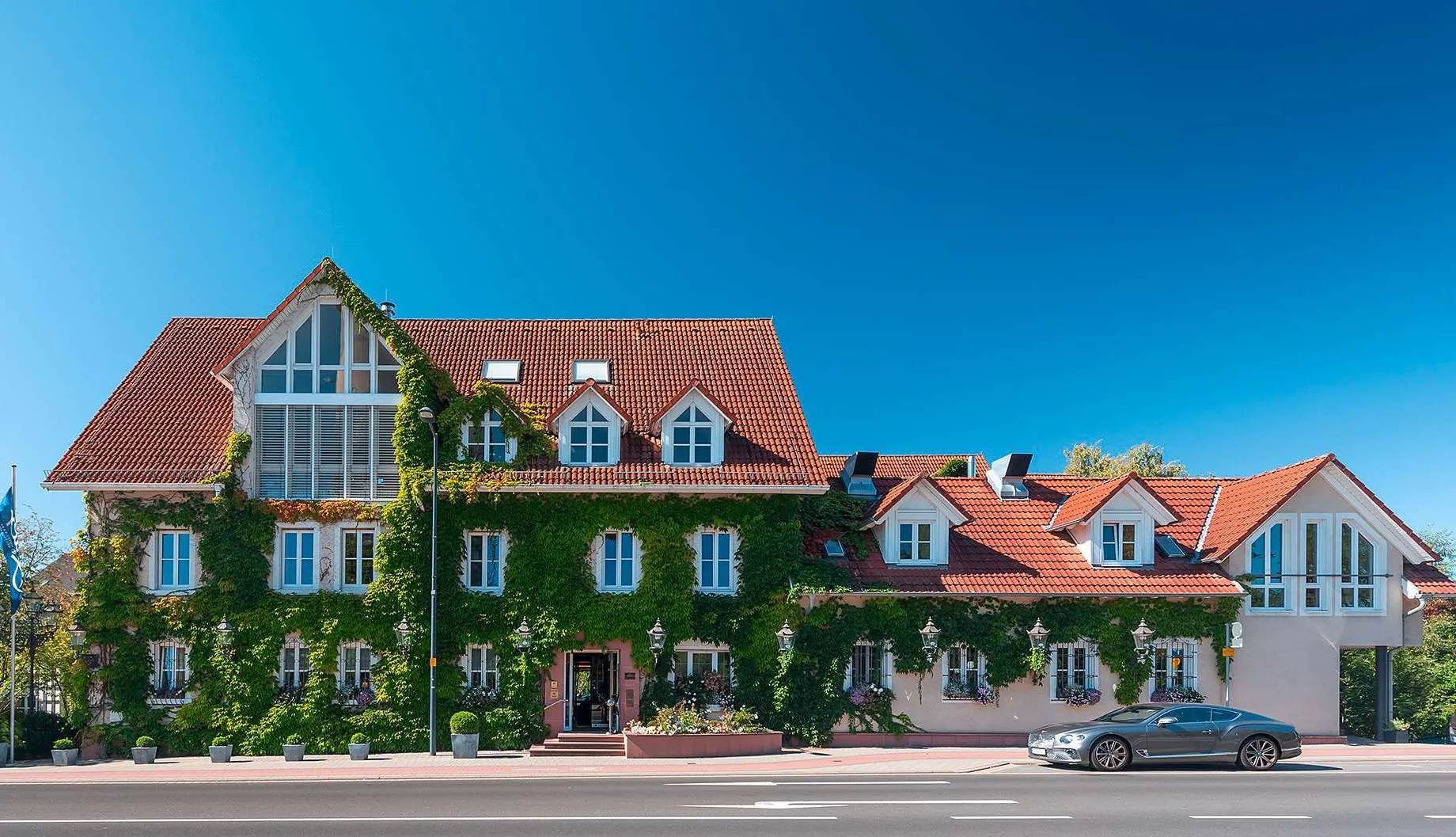 Zeller_Außenansicht_Sommer