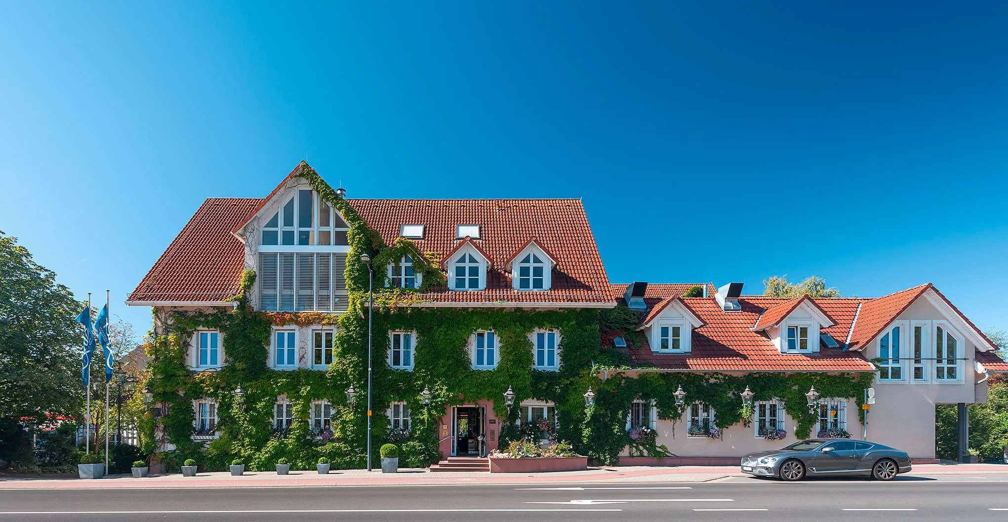 Zeller_Au&szlig;enansicht_Sommer