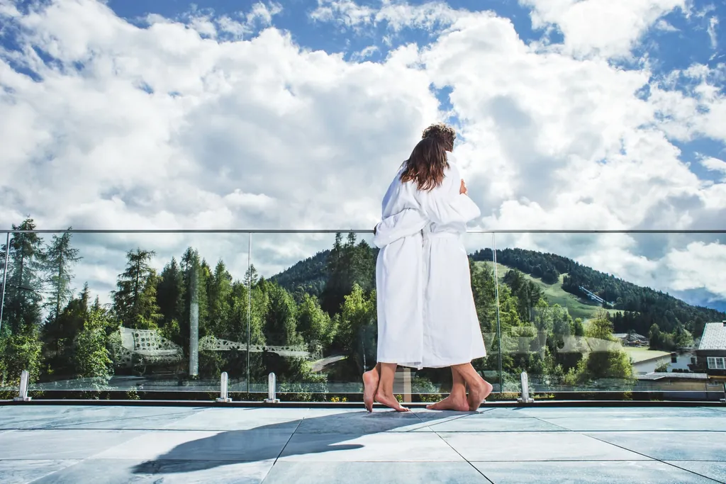 Adults Only Hotels_eng umschlungenes Paar im Hotel Klosterbräu_Seefeld