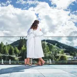 Adults Only Hotels_eng umschlungenes Paar im Hotel Klosterbräu_Seefeld