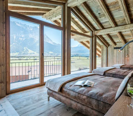 Ruheraum_mit_Panoramablick_Post_Lermoos