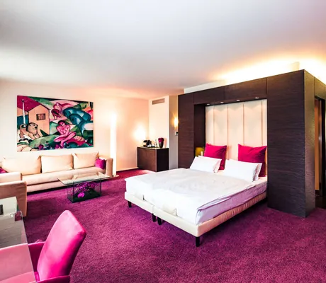 Suite mit pinken Details