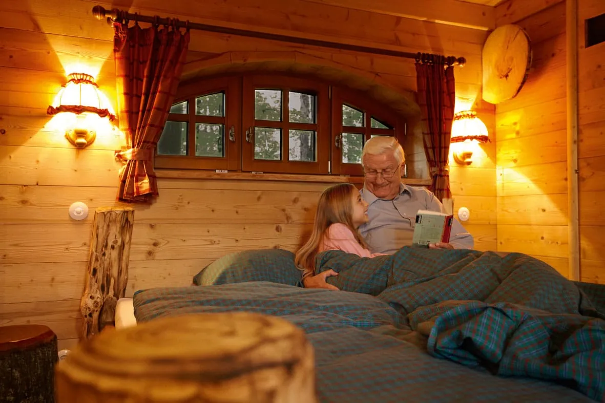 Natur-Resort Tripsdrill: Innenansicht Baumhaus