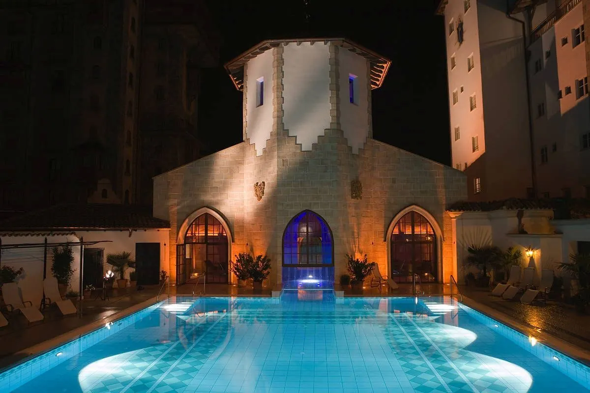 Pool_bei_Nacht_Santa_Isabel_Rust