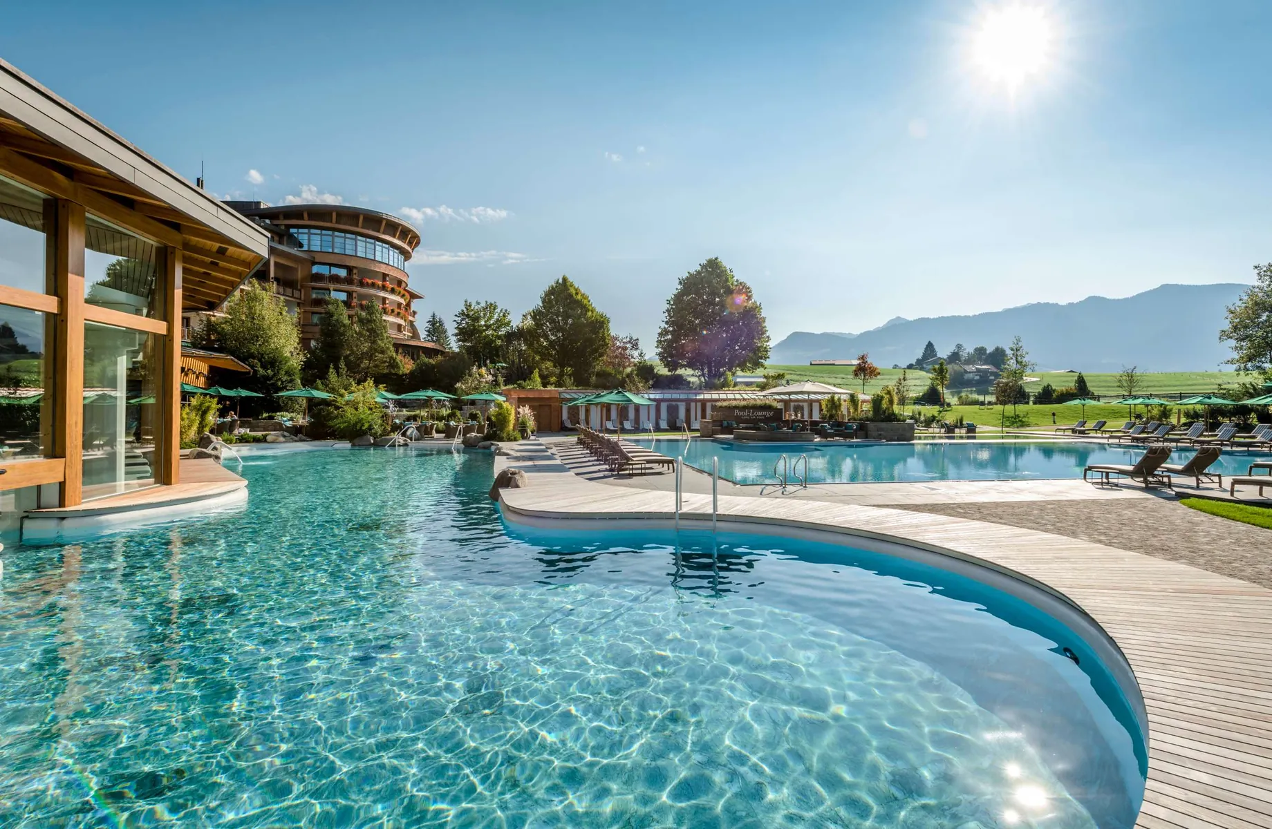 Blick auf den Pool des Sporthotel Sonnenalp Resort