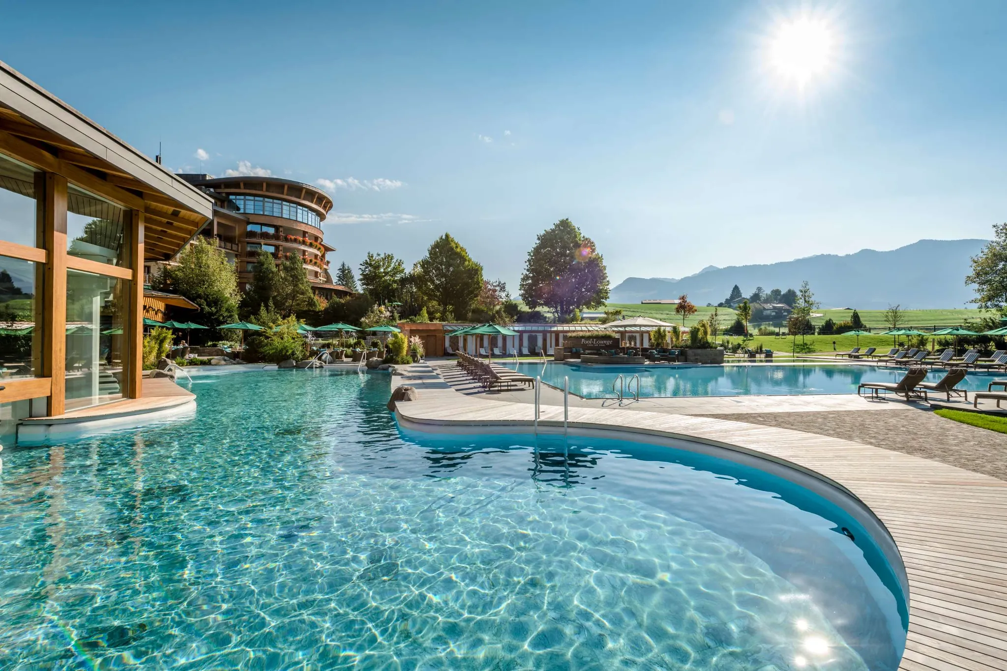 Blick auf den Pool des Sporthotel Sonnenalp Resort