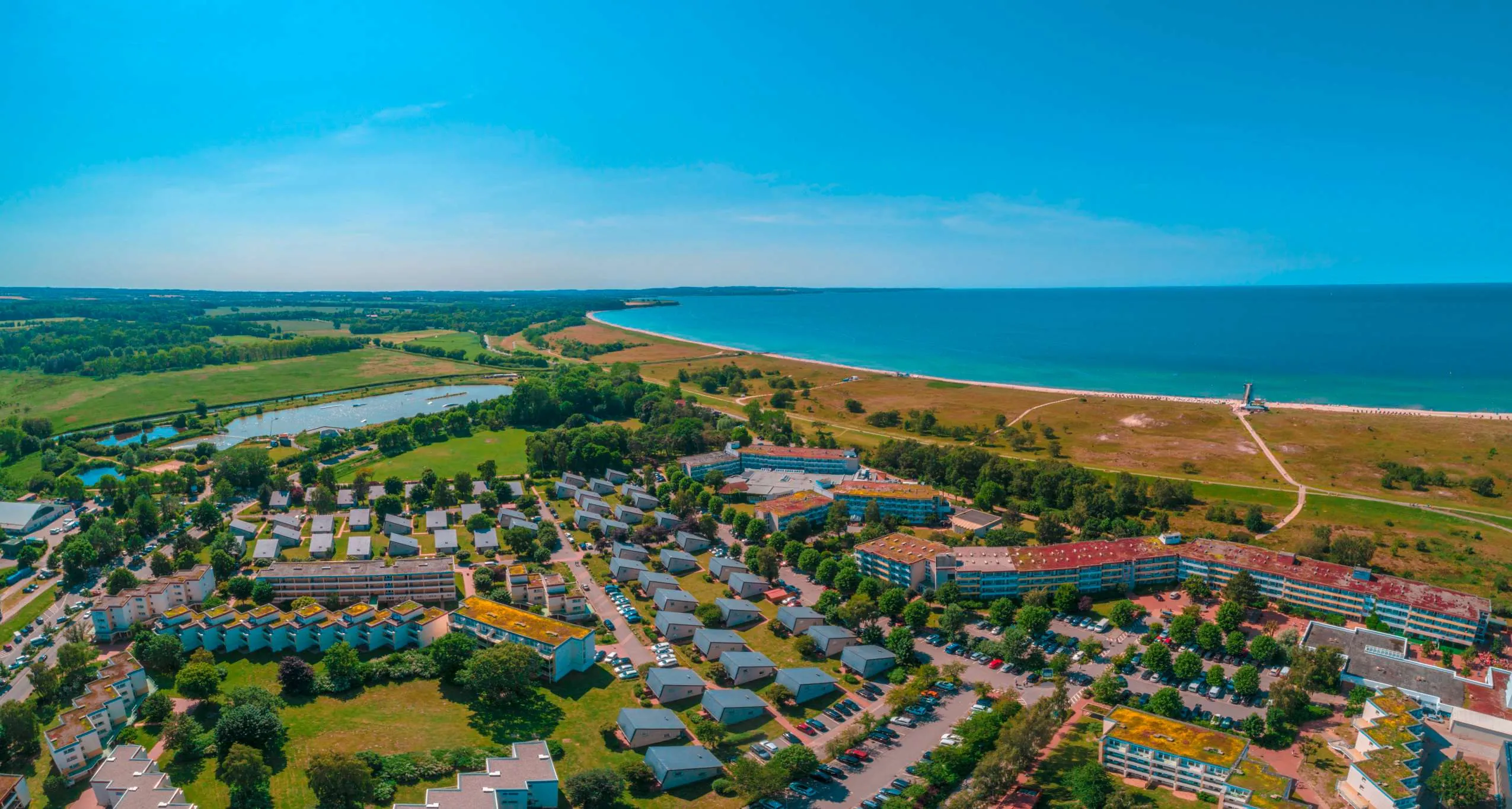 Übersicht aus der Luft_Strandhotel_Weissenhäuser_Strand
