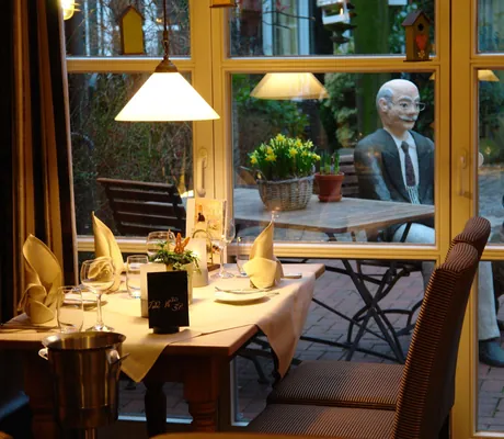 Restaurant mit Blick nach draußen