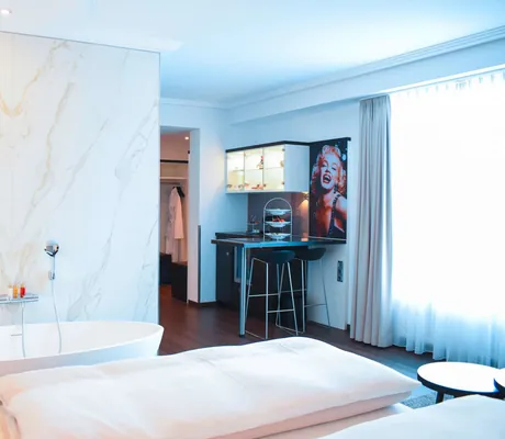 Wanne + Bar im Wellnesshotel