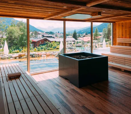 Sauna_mit Ausblick_auf_Pool
