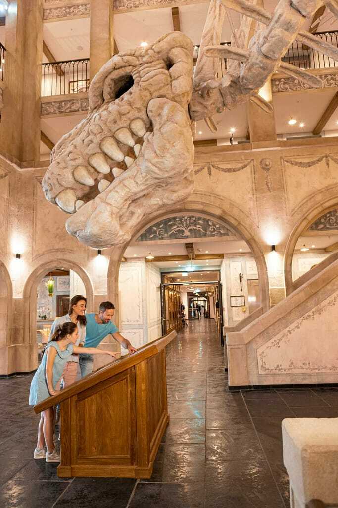 Skulptur_in_der_Lobby_Kronasar_Rust
