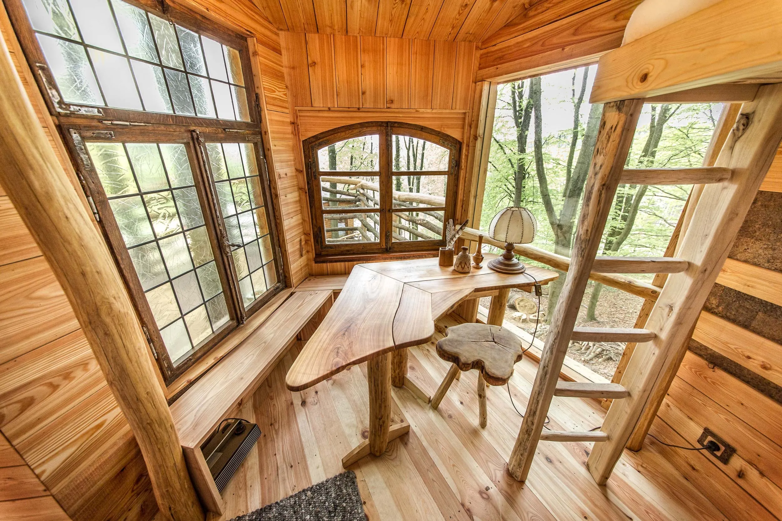 Baumhaushotel Robins Nest, Korkbaumhaus innen