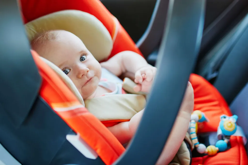 Reisen mit Baby im Auto