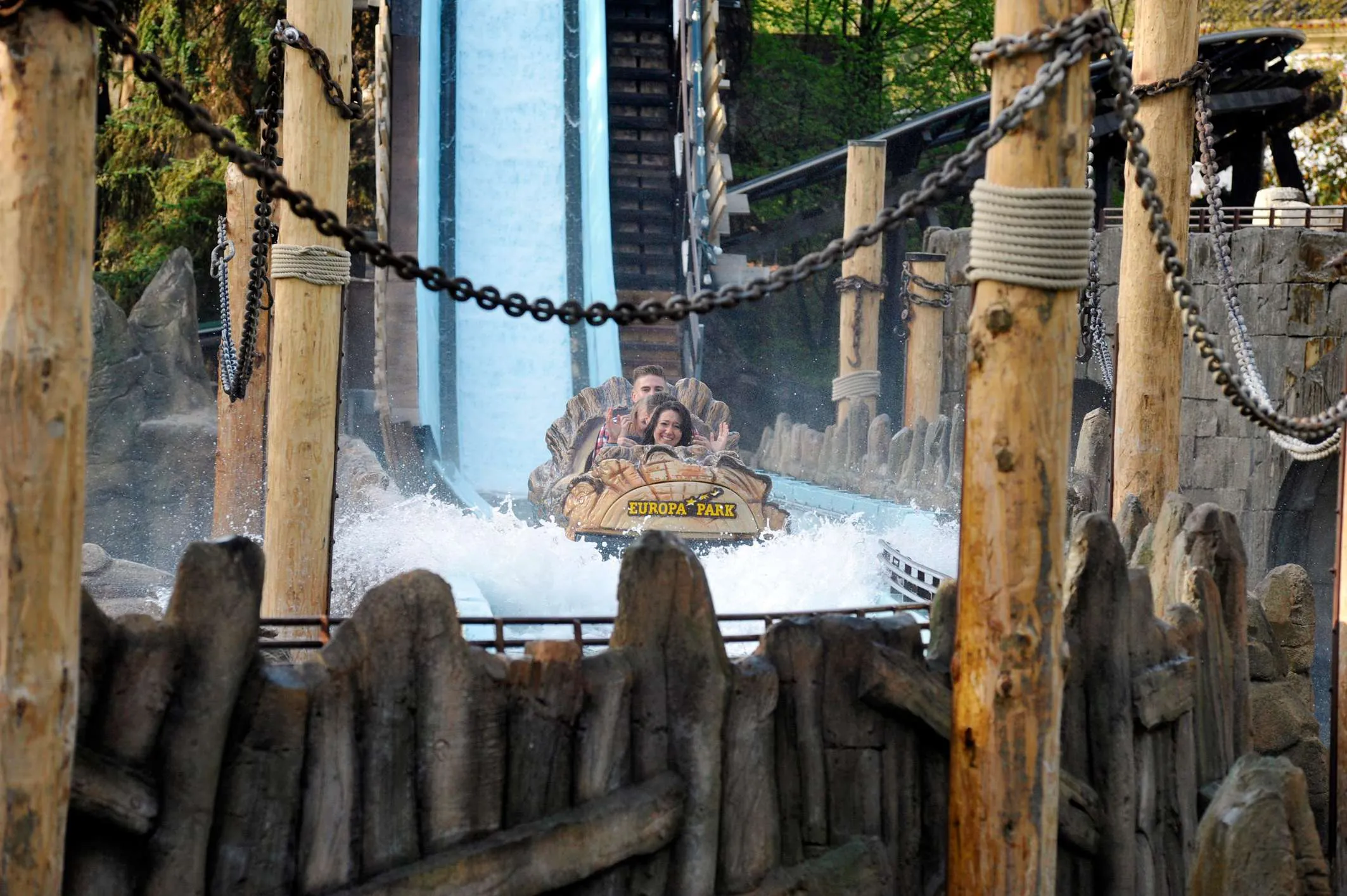 Freizeitpark Europa-Park Wildwasserbahn Wasser Achterbahn Familie