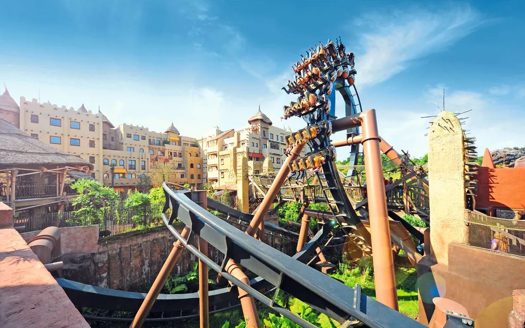 Freizeitpark Phantasialand Black Mamba Achterbahn Dschungel