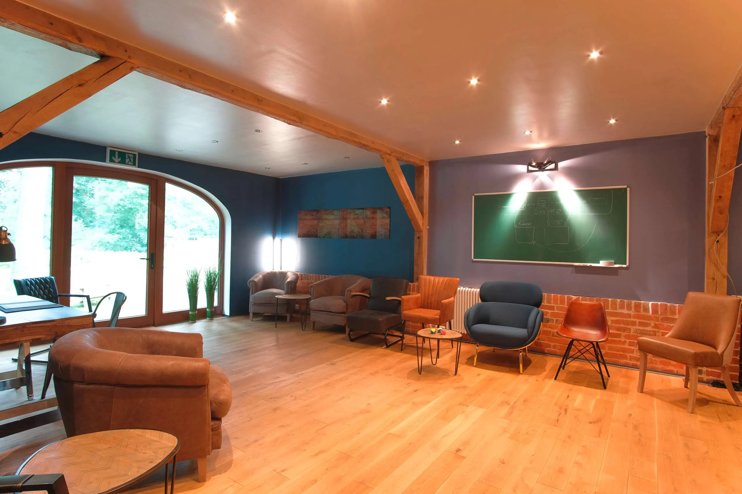 Unterschiedliche Sitzm&ouml;glichkeiten im "Spielzimmer"