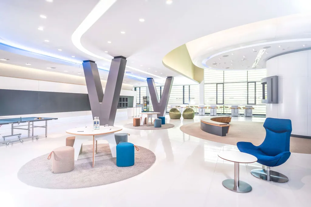 Tagungsraum mit typischen Flughafen-Elementen