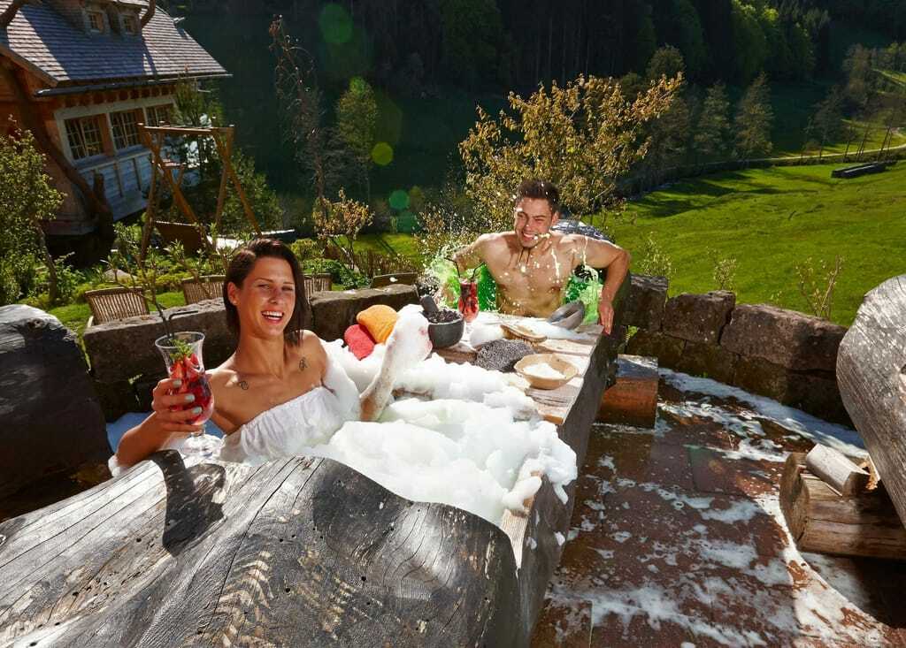 Baumstammbad im Wellnesshotel Tann im Schwarzwald