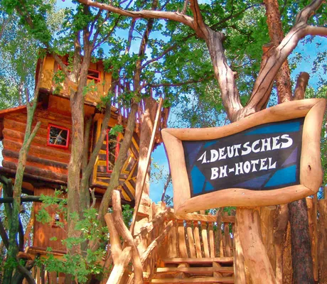 Außenansicht_1.Deutsches_Baumhaushotel_Neisseaue