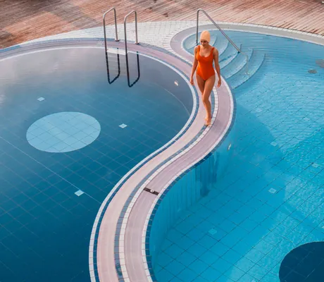 ReitersAllegria_Frau von oben am Pool