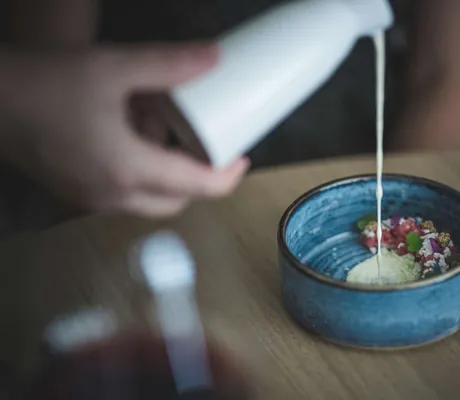 Anrichtung einer Nachspeise_Feuerstein_Gossensass