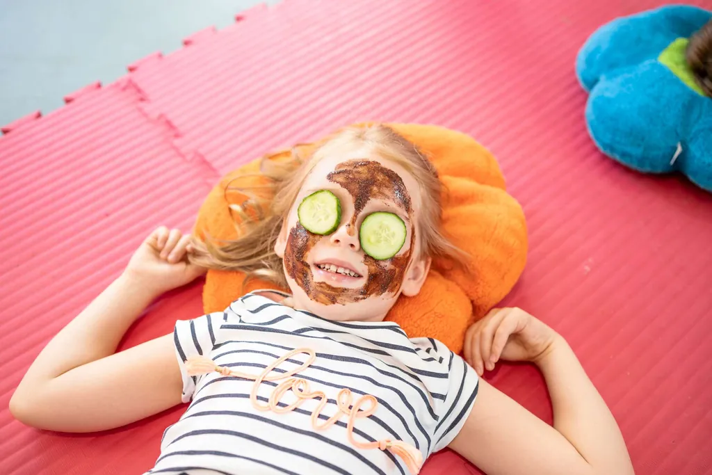 Wellness mit Kindern Schokomaske im Familotel Kaiserhof