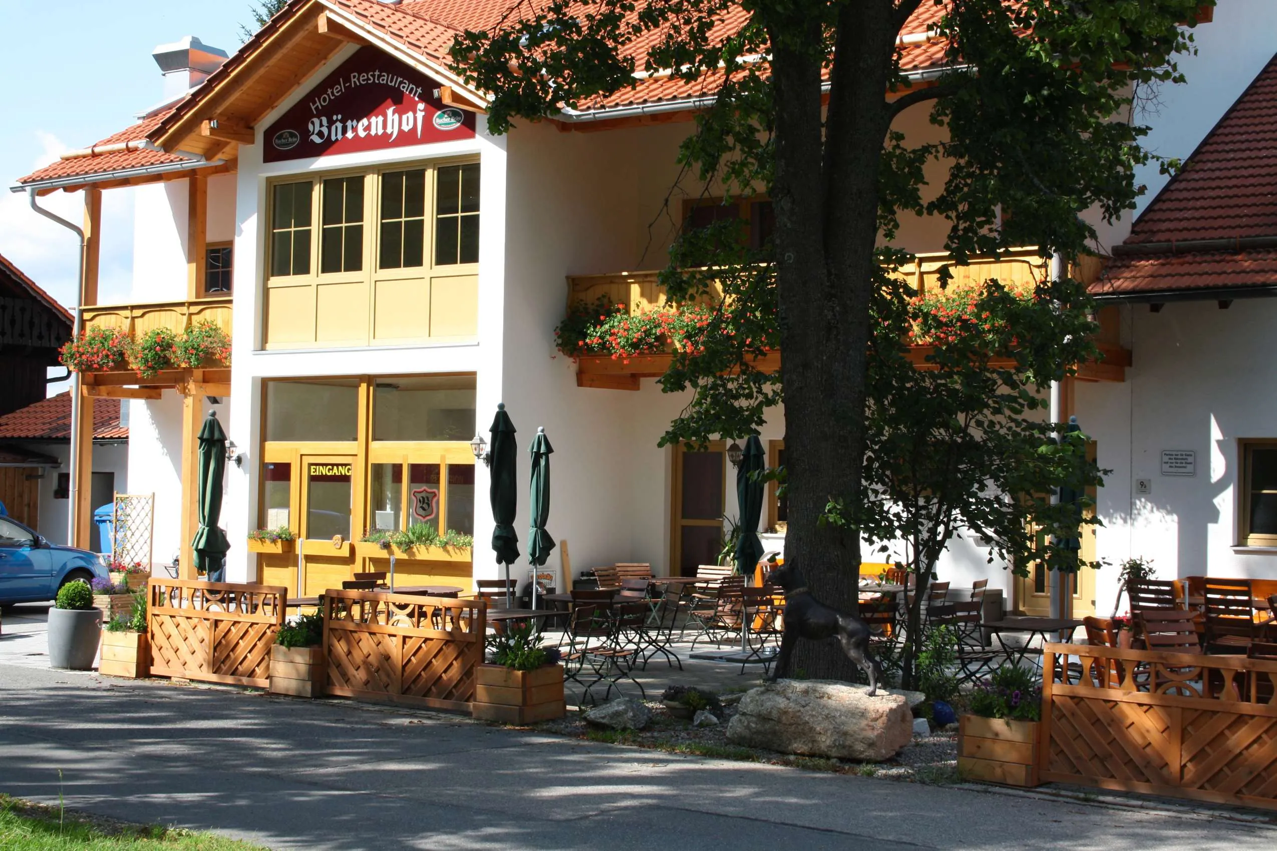 Eingangstür mit Terrasse_Baerenhof_Philippsreut