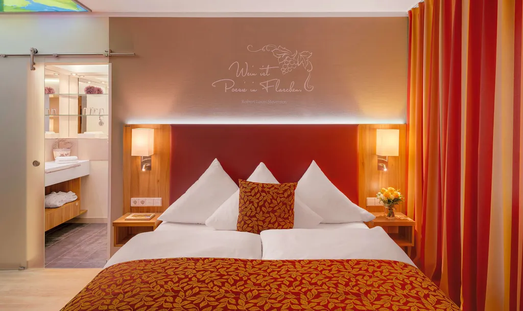 Zimmer mit Bemalung an der Wand