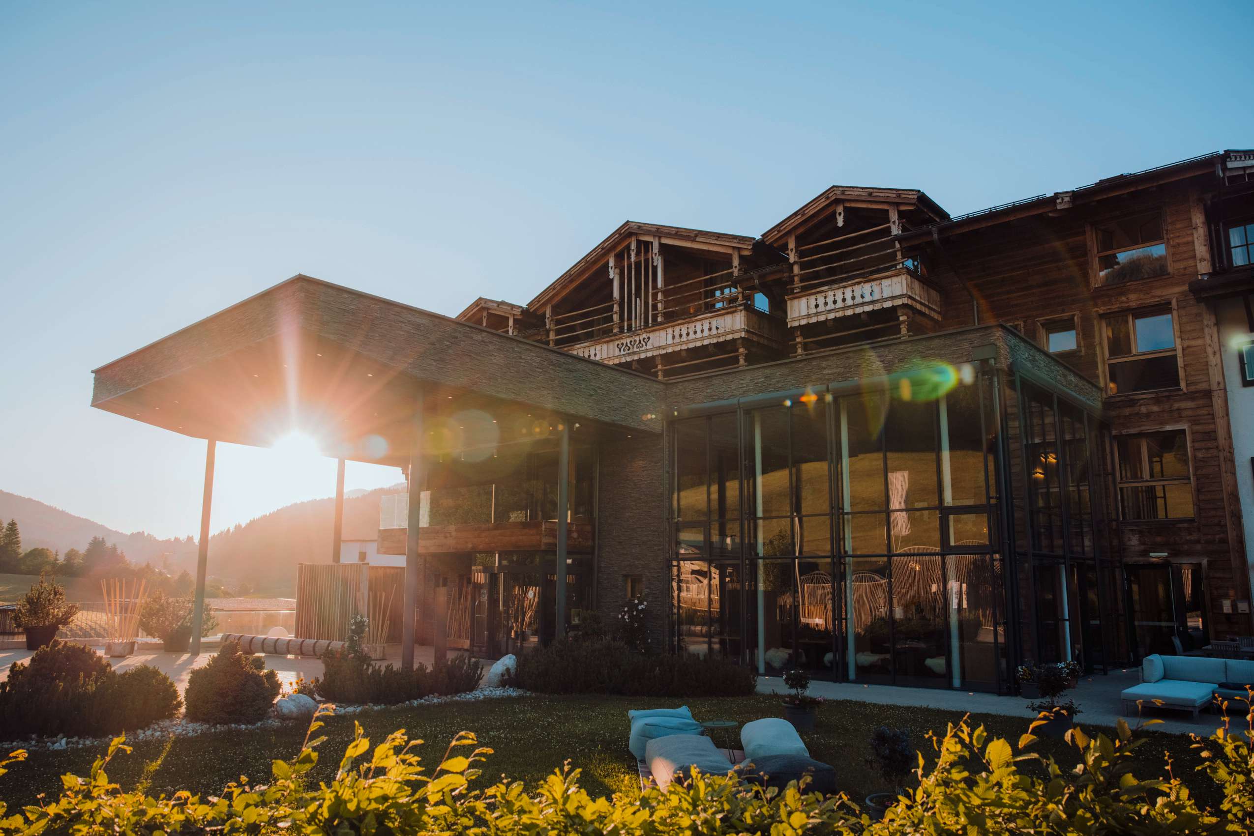 Außenanlage Eingang Wellnessbereich Naturresort Puradies