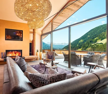 Luxus_Wohnzimmer_mit_Panoramablick_Chalet Salena
