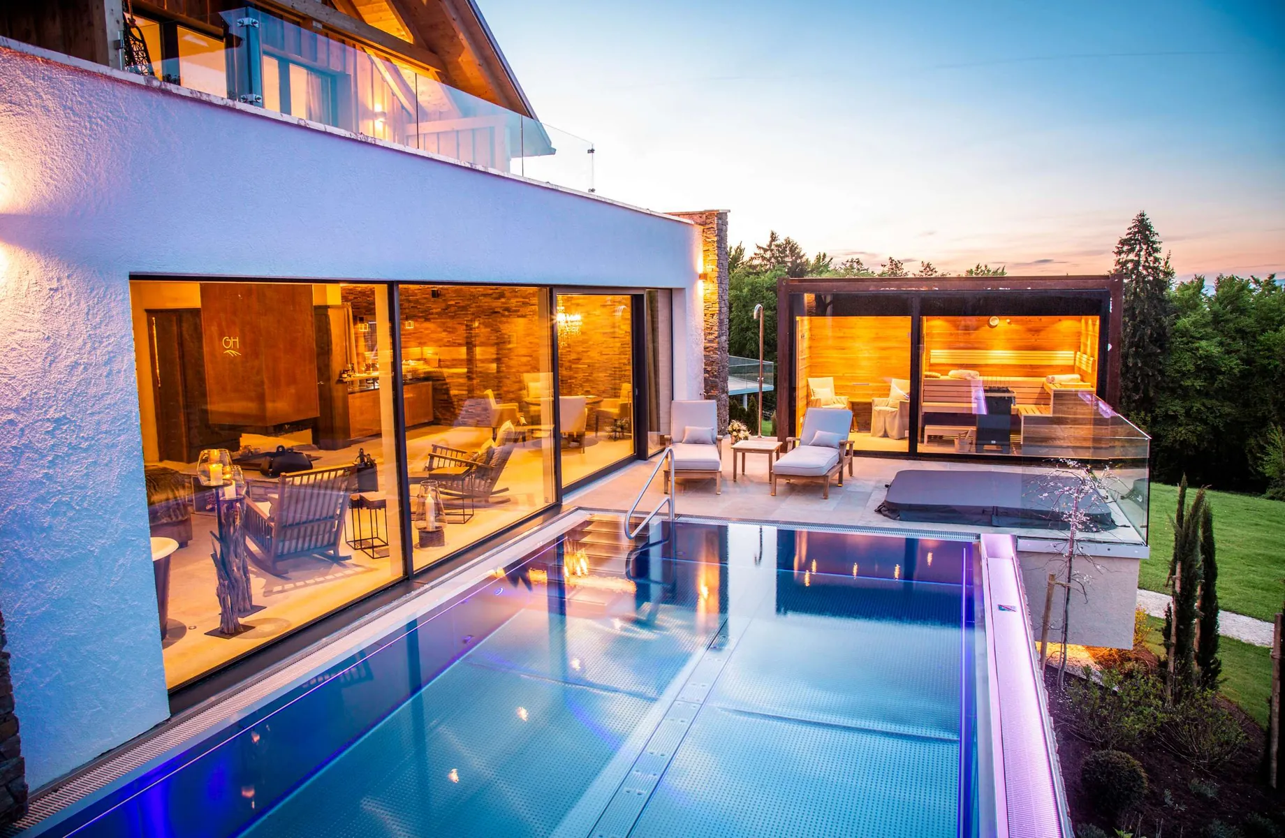 Außen_Infinitypool_Golden Hill