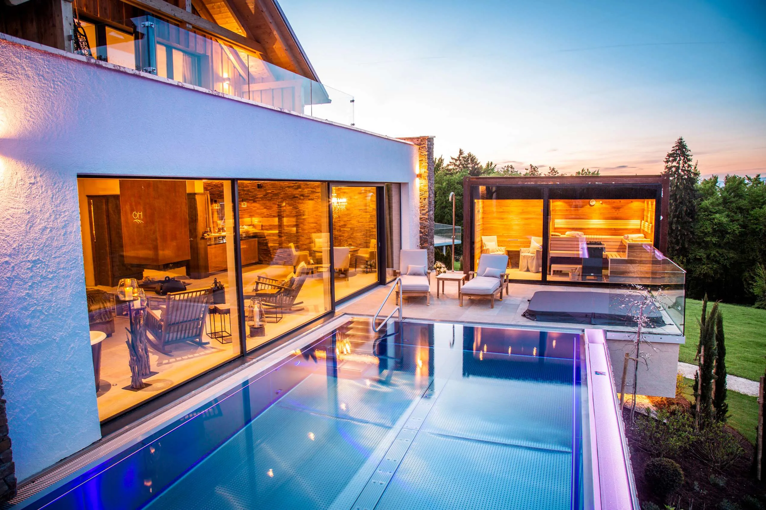 Außen_Infinitypool_Golden Hill