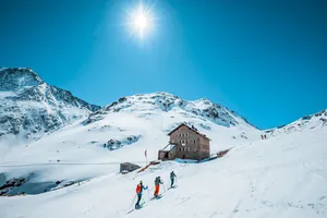 Tourengeher-im_Oetztal-The_Peak_Sölden