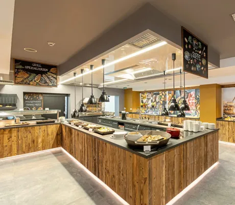 Ansicht des Buffetaufbaus im Familienhotel Kaiserhof
