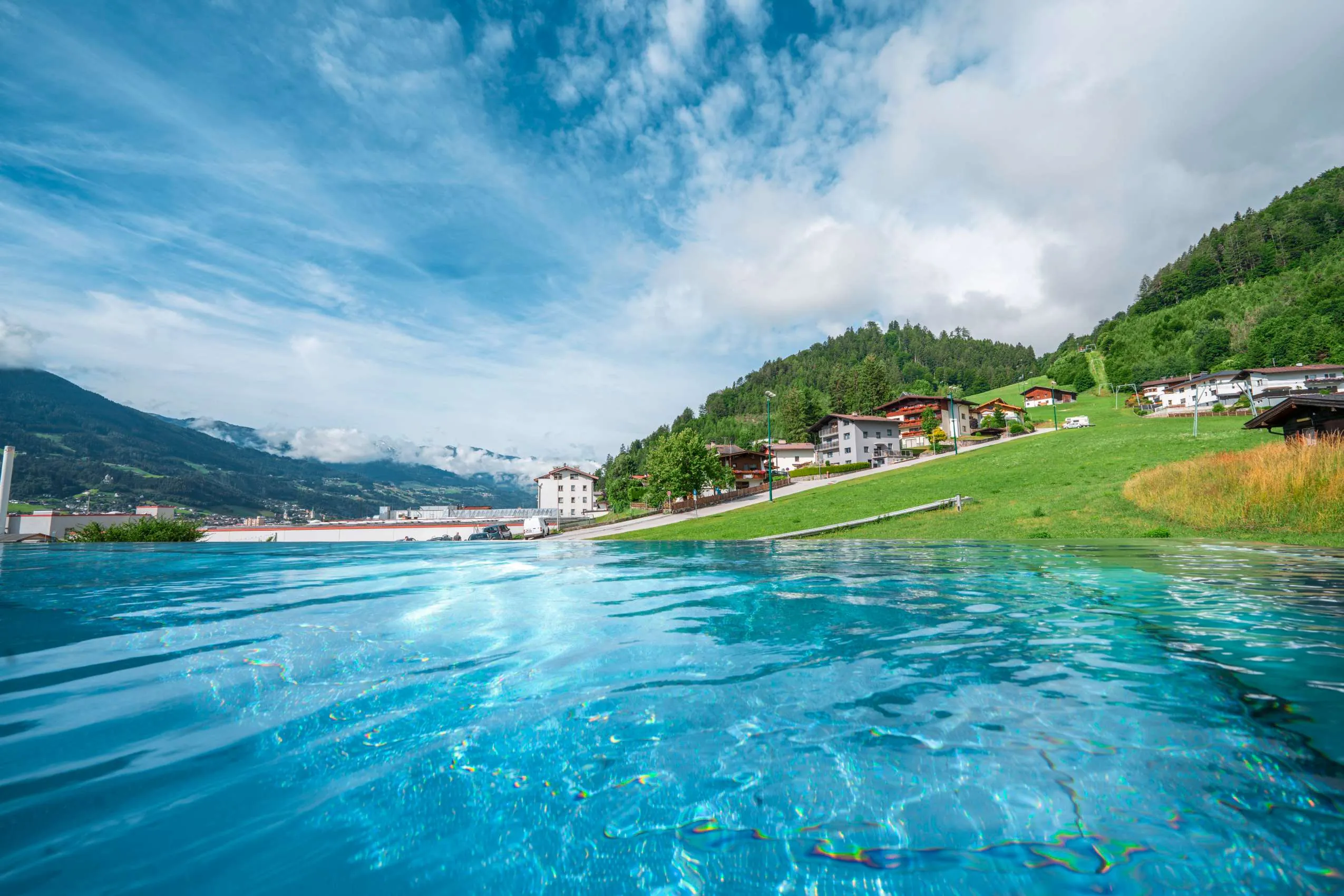 See_mit_Bergen_Schwarzbrunn