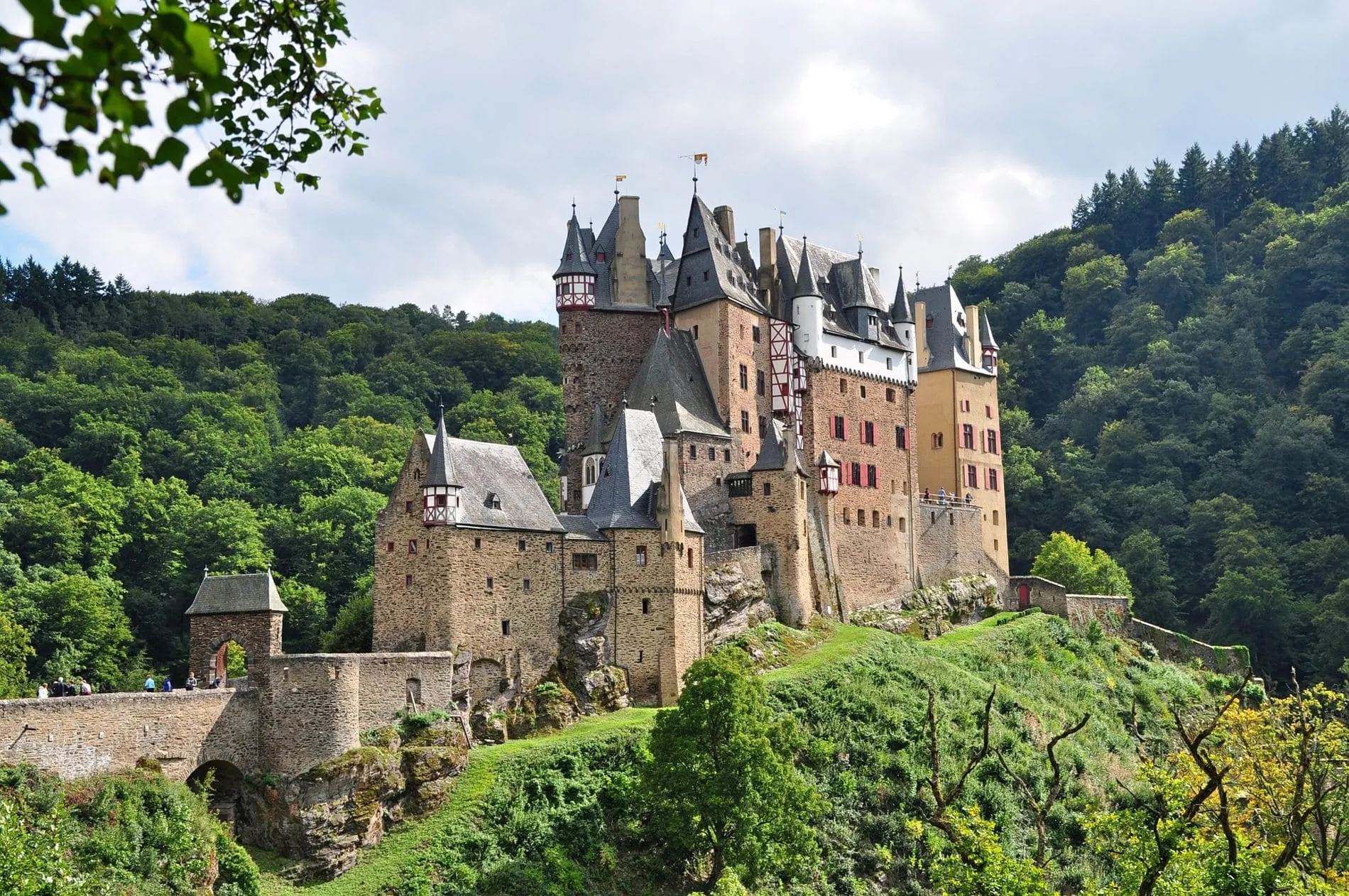 Die Burg Eltz von fern