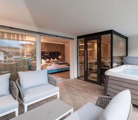 Stroblhof_Wellnessbereich_mit_Whirlpool