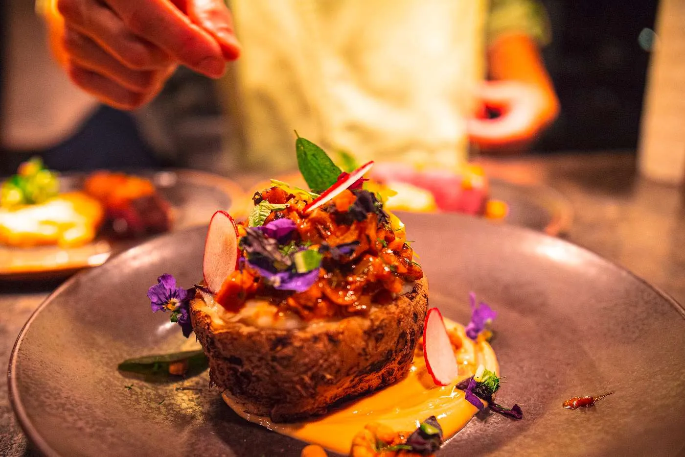 Wellnesshotel im Salzburger Land: Das Holzhotel Forsthofalm punktet mit einer naturbelassene K&uuml;che